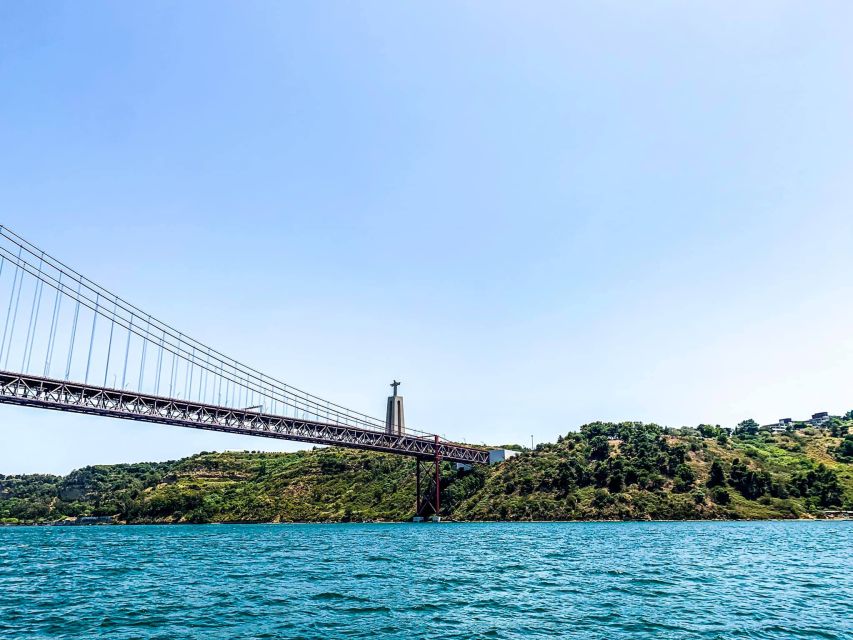 VIP Catamaran - Private Tour in Lisbon - Discovering Lisbon by Catamaran