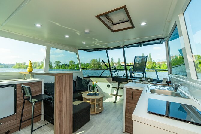 VIP Prague YachtBoat ONE Experience: All-You-Can-Drink - Meeting and Pickup
