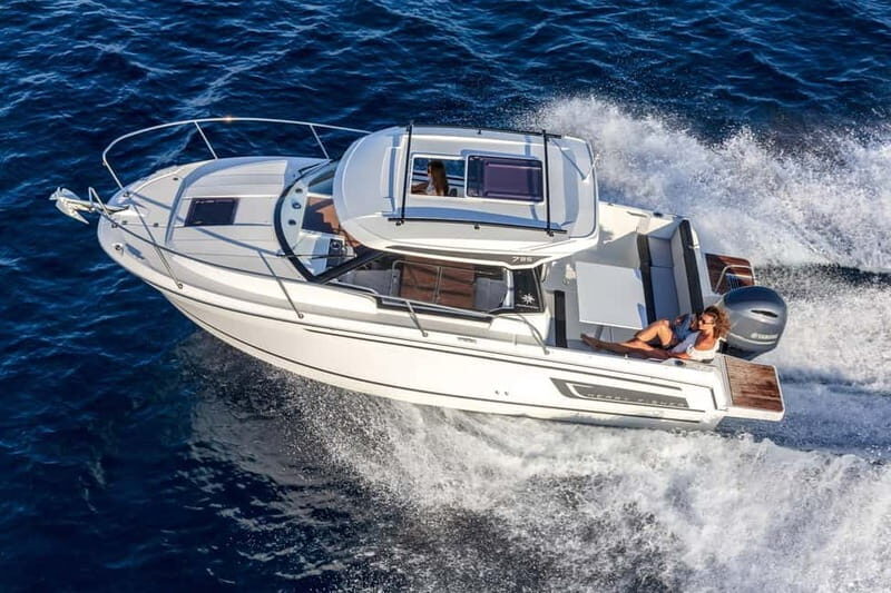VIP Prague YachtBoat SPEED Experience: All-You-Can-Drink - A Thrilling Way to See Prague