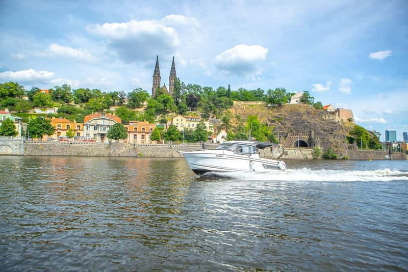 VIP Prague YachtBoat SPEED Experience: All-You-Can-Drink - Who Is This Experience Best For?