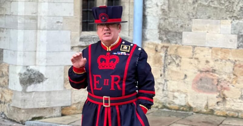 VIP Tower of London Beefeater Meet & Greet and Royal London - Key Points