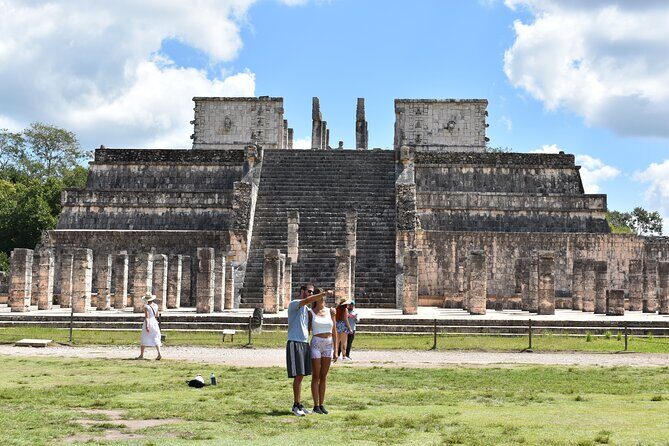 Visit Chichén Itzá and discover a real Cenote and Valladolid. Transport included - Key Points