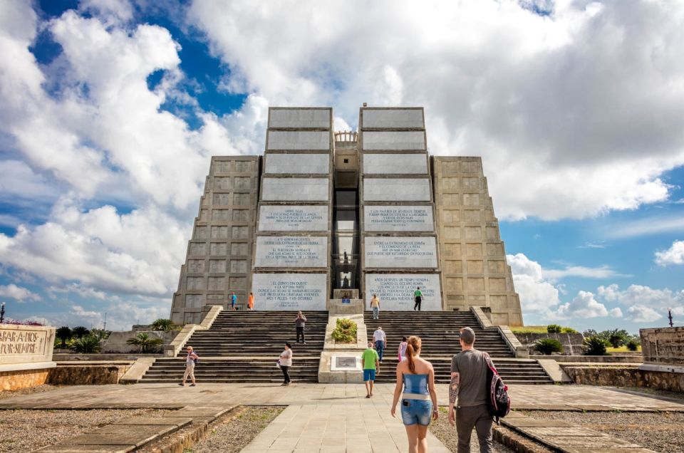 Visit to the City of Santo Domingo With Guide & Typical Food - Key Points