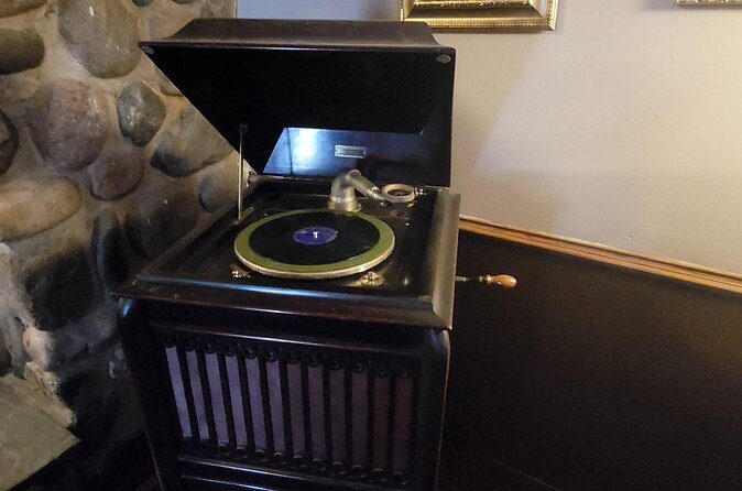 Vito's Vault Chicago finest dinner theatre speakeasy - Who Should Consider This Experience?