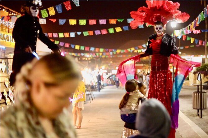 Viva la Plaza! The Story Tellers Private Tour - An In-Depth Look at the Viva la Plaza Tour