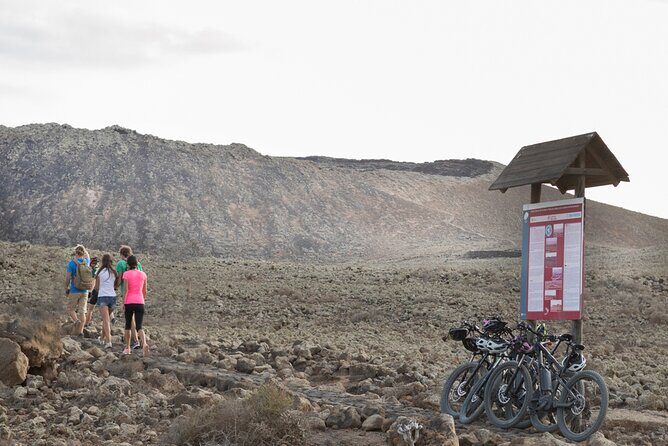 Volcanic Discovery PREMIUM eBike Tour; easy level: 35 km - The Value for Money