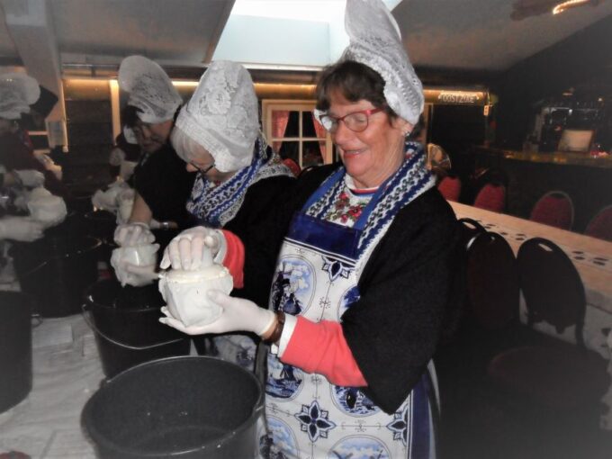 Volendam: 2.5-Hour Cheesemaking Workshop & Clog Making Tour - Pricing Information