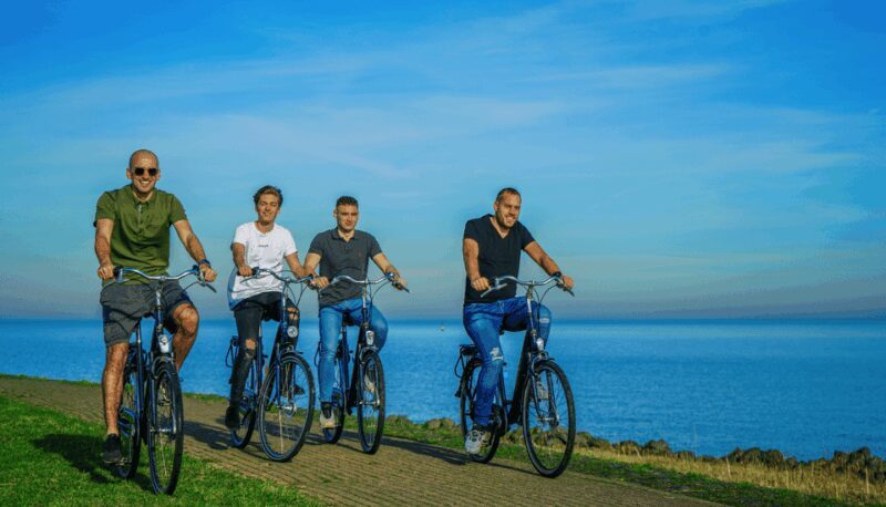 Volendam: Bike Rental including Highlights-Routes - Starting Point and Practical Details