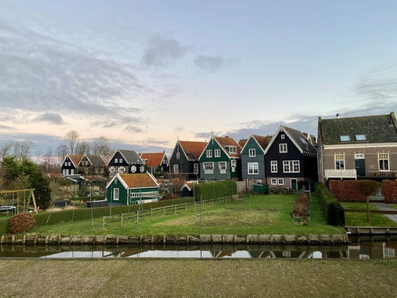 Volendam: E-Bike Rental including Highlights-Routes - The Sum Up