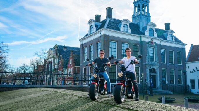 Volendam: E-Scooter Rental - Nearby Attractions