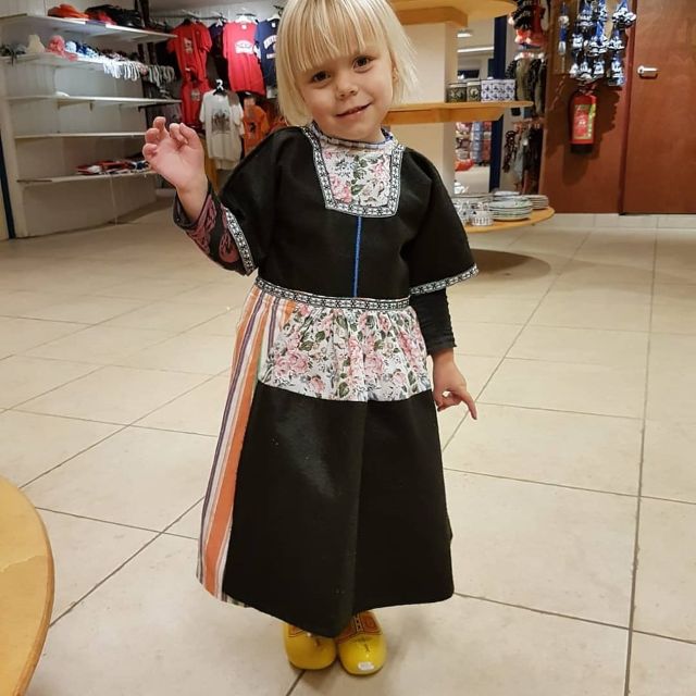 Volendam: Traditional Costume Photo with Cheese & Clog Tour - FAQ: Your Practical Questions Answered