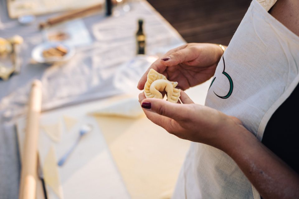 Volterra: Fresh Pasta Cooking Class at a Tuscan Farmhouse - Souvenir Apron Included