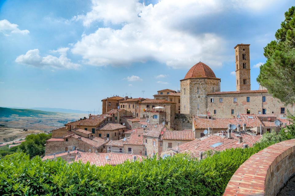 Volterra: Piazza Dei Priori & Cathedral Private Walking Tour - Duration and Language Options
