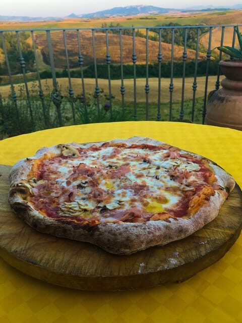 Volterra: Pizza Cooking Class in a tuscan farmhouse - Key Points
