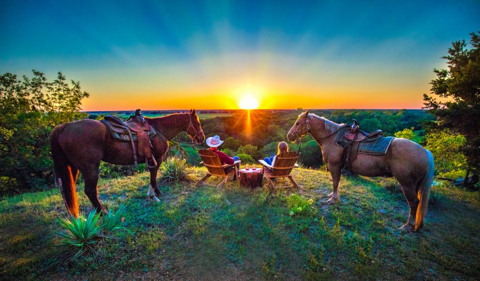 Waco: Sunset Horseback Ride - Seasonal Treat Delight