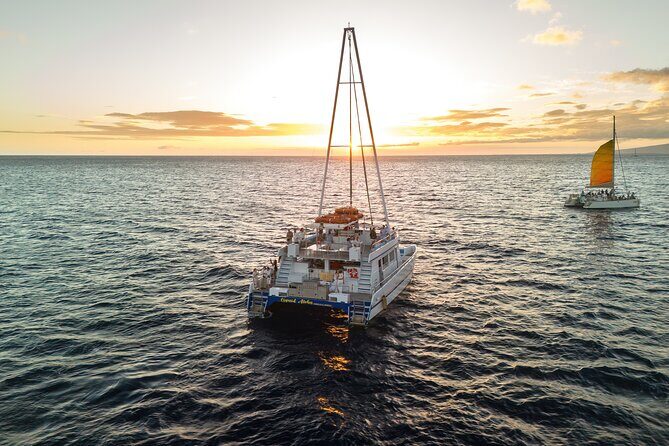 Waikiki Friday Fireworks Boat Cruise from Oahu - Key Points