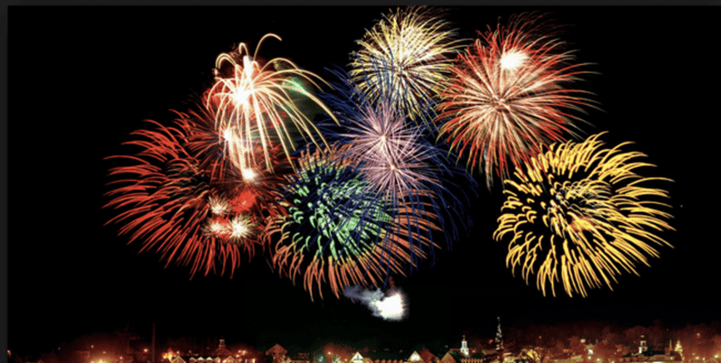 Waikiki: Friday Night Fireworks Catamaran Sail - Onboard Amenities