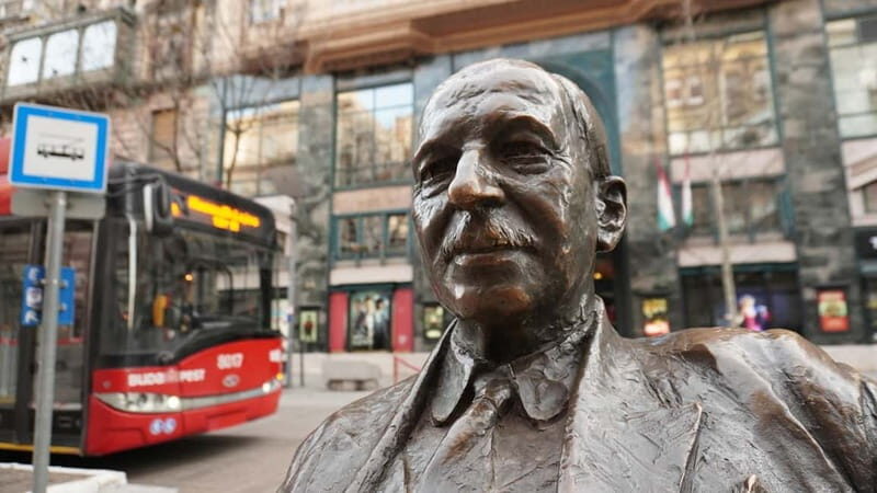 Walk along the Champs-Élysées in Budapest - Why This Tour Stands Out