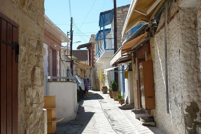 Walk in Omodos alleys & around Kelephos medieval Venetian bridge - Who Should Consider This Tour?