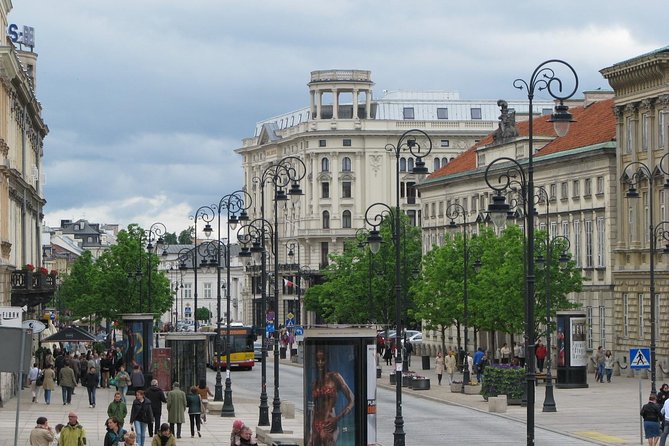 Walk Through the Warsaw Old and New Town: Like Phoenix From the Ashes - Navigating the City Streets