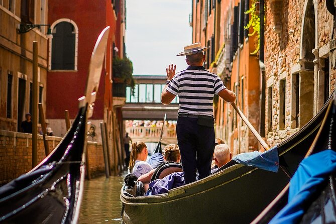 Walking Tour and Enchanting Gondola Journey in Venice - Important Information
