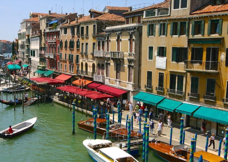 Walking Tour and Gondola Ride in Enchanting Venice - Starting Point and First Impressions