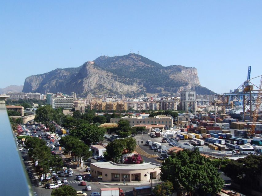 Walking Tour and Typical Lunch in a Private Charming Home - Key Points