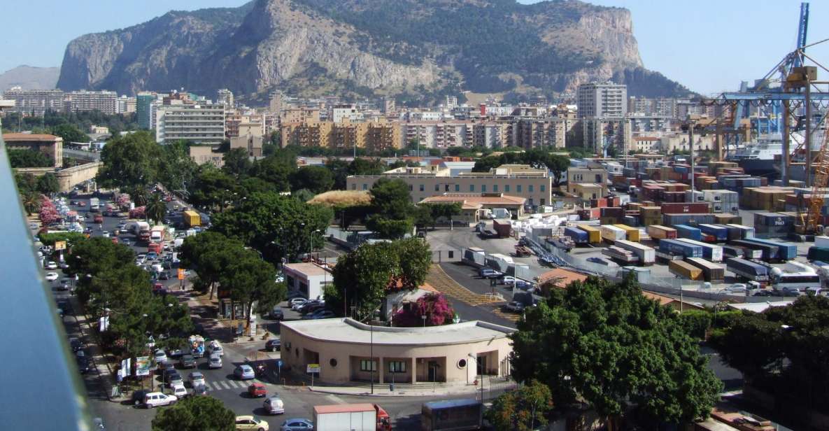 Walking Tour and Typical Lunch in a Private Charming Home - Vibrant Local Markets Visit