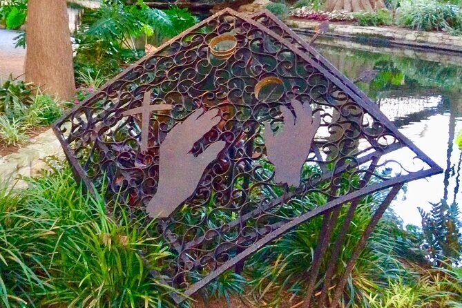 Walking Tour exploring the Art along the San Antonio Riverwalk - Key Points