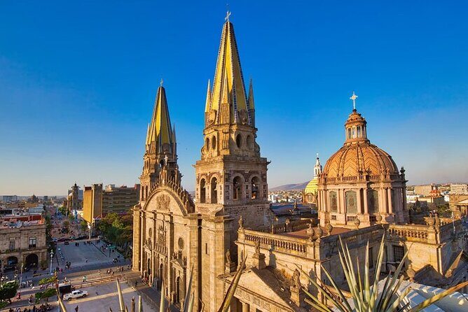 Walking Tour Historic Center Guadalajara - The Guides: Knowledge and Personal Touch
