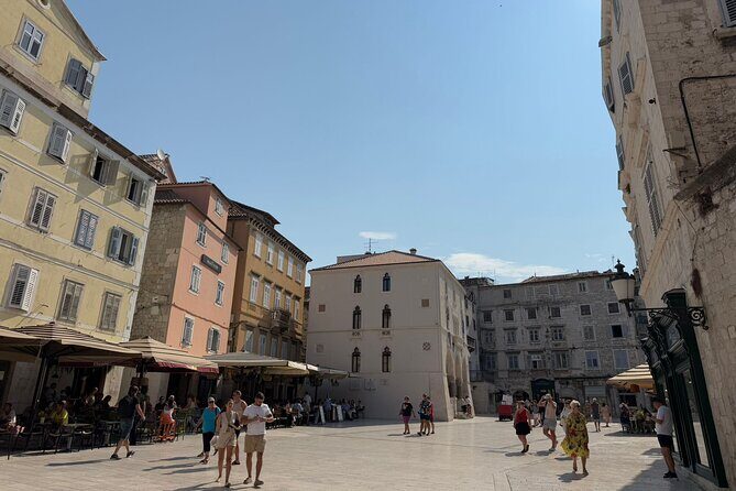 Walking Tour of Diocletian's Palace and Old town-small group - The Iconic Grgur Ninski Statue and Final Impressions