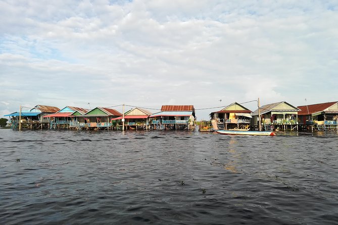 War Museum, Killing Field and Floating Village ( Kampong Phluk) - Insights Into the War Museum