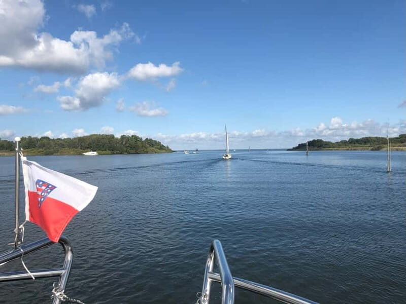 Waren (Müritz): Day cruise motor yacht with skipper - 8 hours - Key Points
