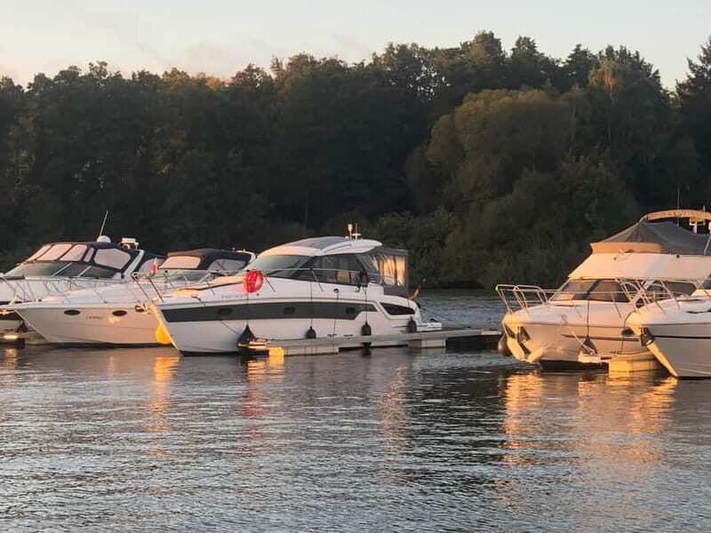 Waren (Müritz): Fun Cruise motor yacht with skipper - 4 hours - Accessibility and Practicalities