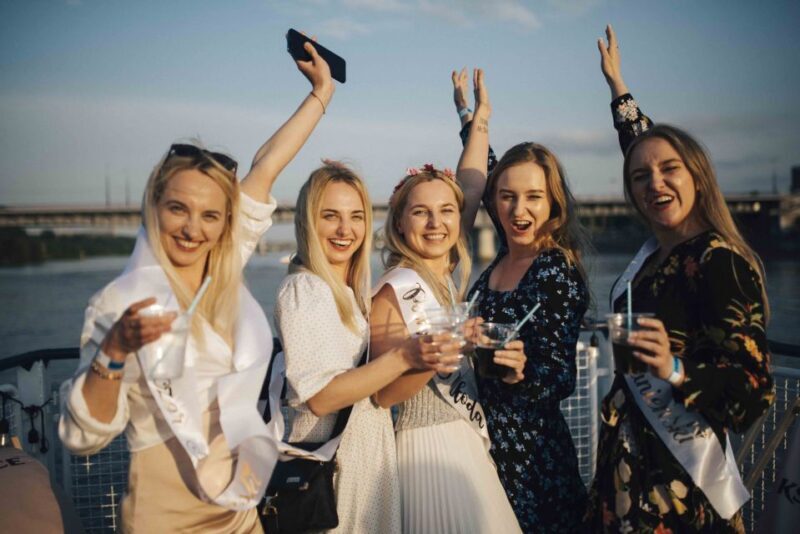 Warsaw: Boat Party with Unlimited Drinks &VIP Club Entrance - Key Points