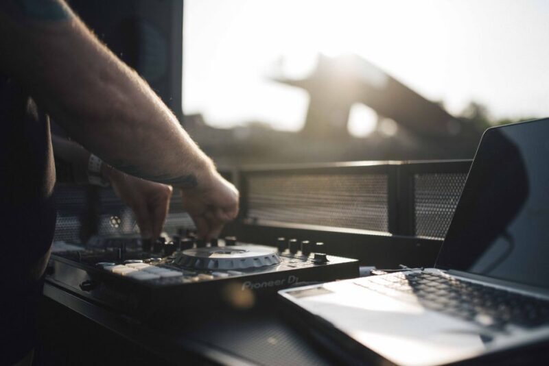 Warsaw: Boat Party with Unlimited Drinks &VIP Club Entrance - The Sum Up