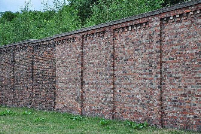 Warsaw Daily Jewish Ghetto Guided Tour With Jewish Cemetery - Tour Inclusions