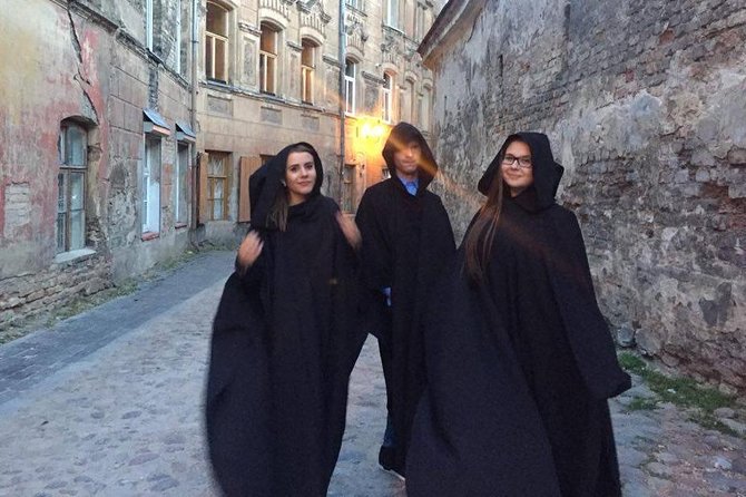 Warsaw Ghost Walking Tour Review - Guides and Their Stories