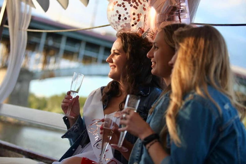 Warsaw: Romantic Cruise with ProseccoBirthdays & Proposals - Introduction: The Charm of a Warsaw River Cruise