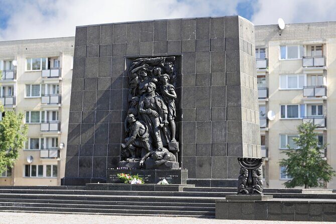 Warsaw Uprising and WWII Old Town Walking Tour with Museum - The Tour Experience in Detail