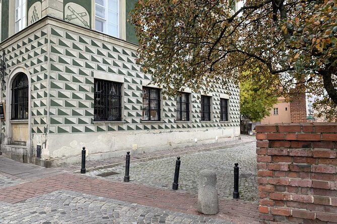 Warsaws Old Town A Self-Guided Audio Tour - Meeting and End Points