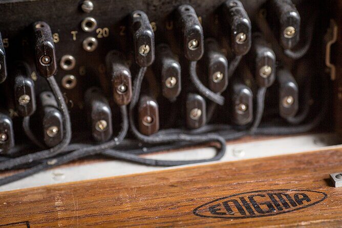 Was James Bond Icelandic? Ticket with One Hour Lecture - A Closer Look at the Experience