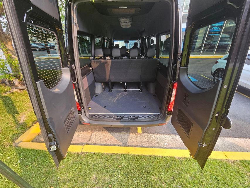 Washington, DC Airport Transfer Service DCA - Bottled Water and Snacks