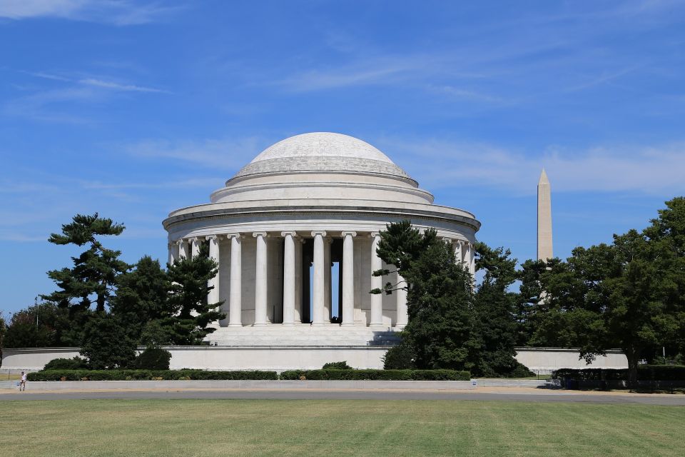 Washington DC : Cherry Blossom Walking Tour - The Jefferson Memorial