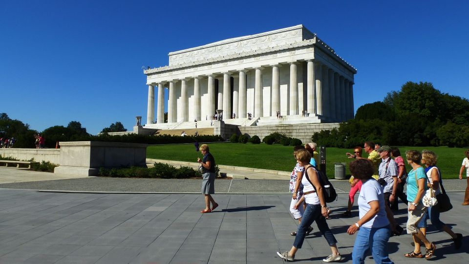 Washington DC : Cherry Blossom Walking Tour - Cherry Blossoms and the Tidal Basin
