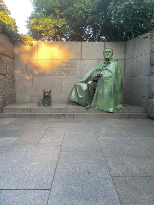 Washington, DC: Small Group Tour with Driver/Guide and Water - Key Points