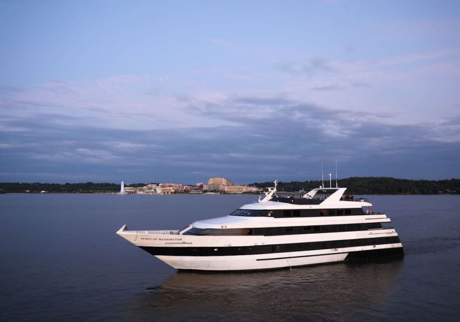 Washington, DC: Thanksgiving Day Lunch Cruise - Attire and Safety