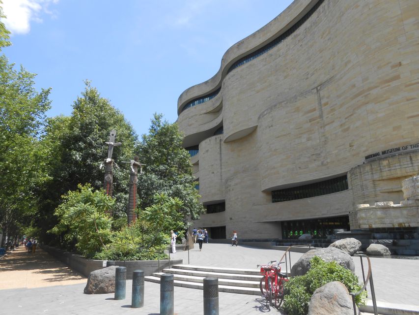 Washington Museums Self-Guided Walking Tour & Scavenger Hunt - Walking Experience