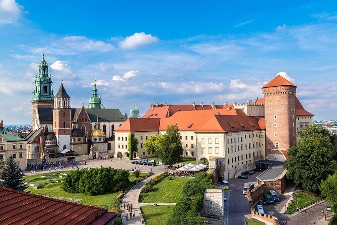 Wawel Castle and Cathedral with St Mary Basilica tour - Key Points
