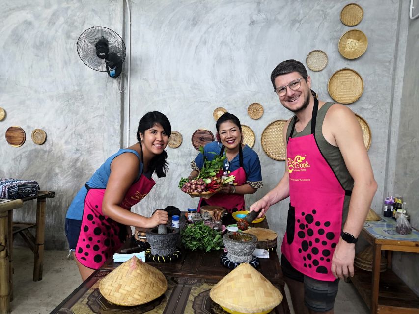 We Cook Thai Home Garden Cooking School - Explore the Local Market